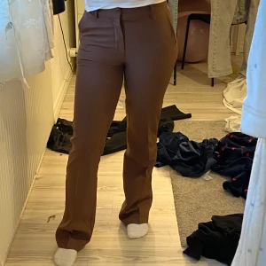 Bruna kostymbyxor  - Självnedsydda kostym byxor  Bra sömmar 