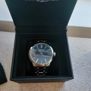 Thomas sabo-klocka  - Helt ny, oanvänd Tomas Sabo-klocka, endast öppnad men aldrig använd. Vid intresse, vänligen kontakta mig på WhatsApp på nummer 073-264 1739. Möte kan arrangeras om ni befinner er i Linköping. Om möte ej är möjligt så står ni för frakten