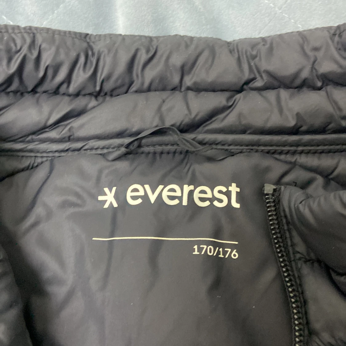 Svart dunväst från Everest - 91
