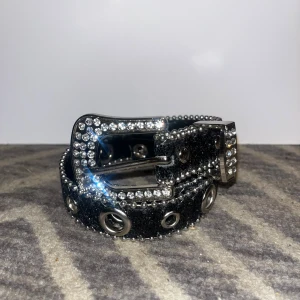 Väldigt fint Skimrigt y2k bälte - Ca 70 cm bra material skimrig 