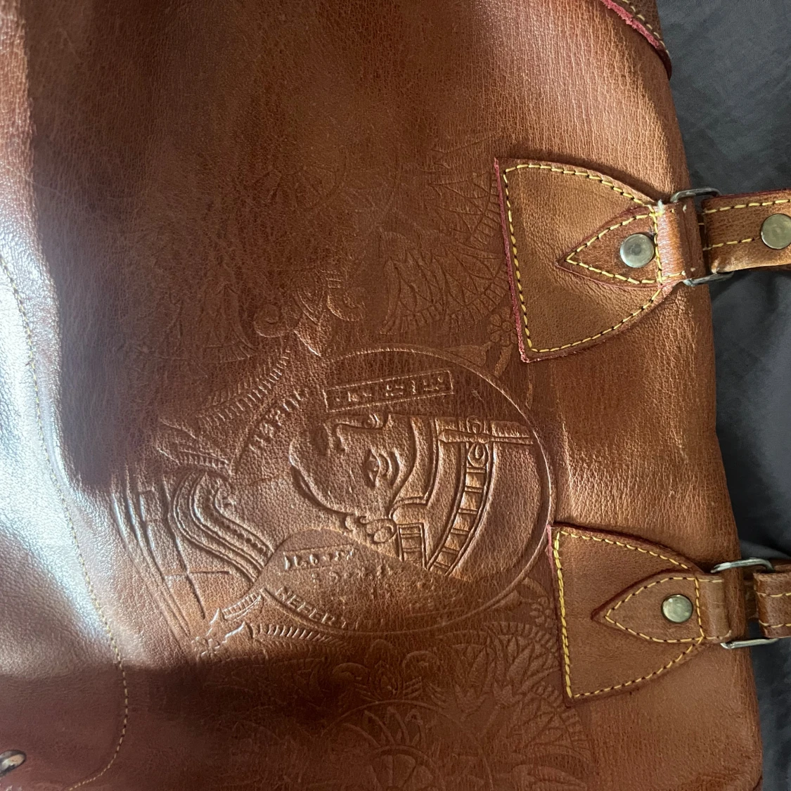 Brun axelremsväska  - 90