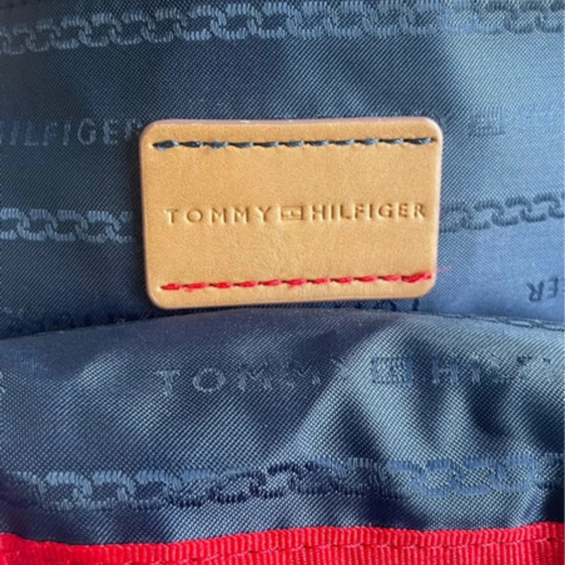 Tommy hilfiger väska - 92