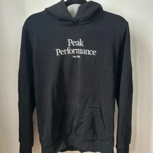 Peak Performance Hoddie  - En hoddie från Peak performance storlek 170 men passar även S/M. 