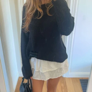 Stickad tröja - Svart stickad tröja🎀 Aldrig använd bara provad🩷