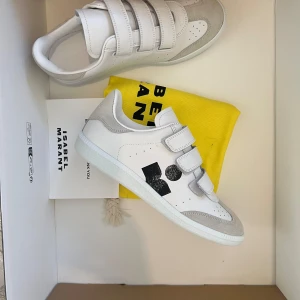 Isabel Marant skor - Säljer mina helt nya Isabel marant sneakers då de var lite små och leveransen tillbaka var såpass dyr. Box & dustbag medföljer!❤️nypris 4400kr