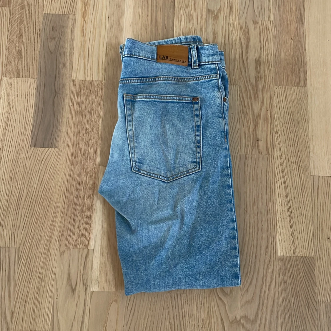 Jeanes ljusblå - 91