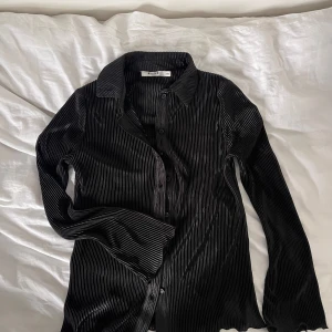Finskjorta - Snygg nyskick, stretchig passar upp till M