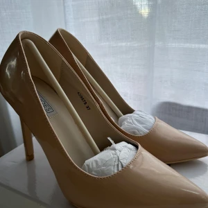 Slim pumps Nude  - Nelly, i nyskick, orginalkartong finns kvar! 