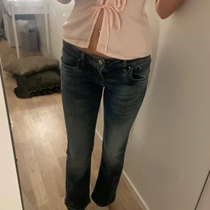 LTB jeans (valerie) - Säljer dessa slutsålda blåa ltb jeans då jag har många liknande och dessa ej kommer till användning. De är oanvända. Storlek 25/32. 