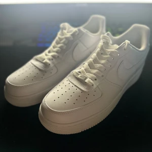 Nya Airforce 1 - Gör mig av med dessa helt nya airforce 1 då dom aldrig kommit till användning.