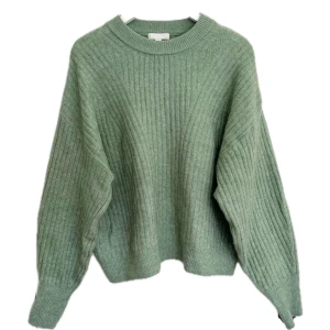 Stickad tröja - Superfin ljusgrön färg!