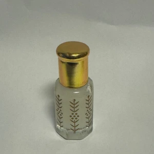 Mysk  - Myskolja för kroppen och används även för hår har en mjuk och ren doft.. för er som älskar mysk doft.. oanvänd hel ny .!!!🐚🐚