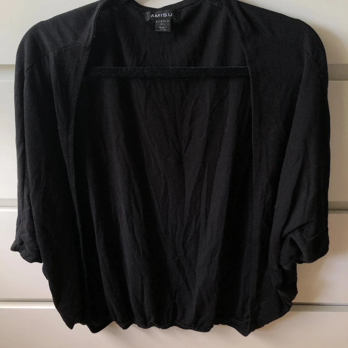 Kortärmad kroppad kofta 