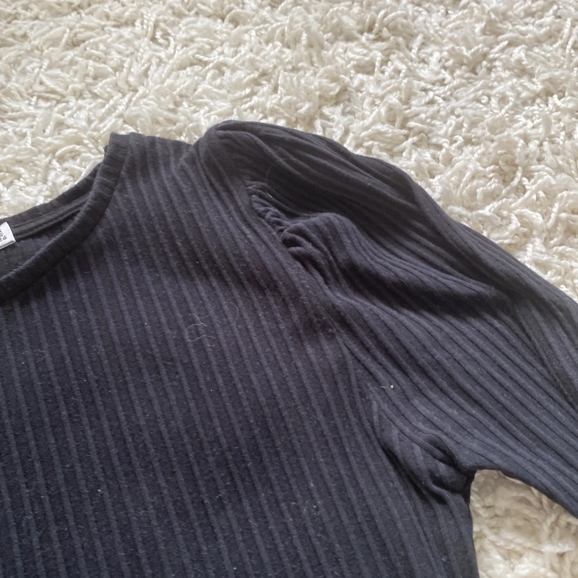Svart tröja. - 90