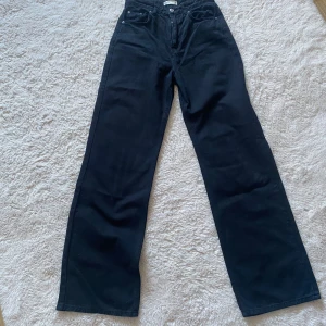  Jeans - Fina Jeans de är lite baggy men väldigt raka om man kan säga så, det är långa i model 150 kr + Frakten 
