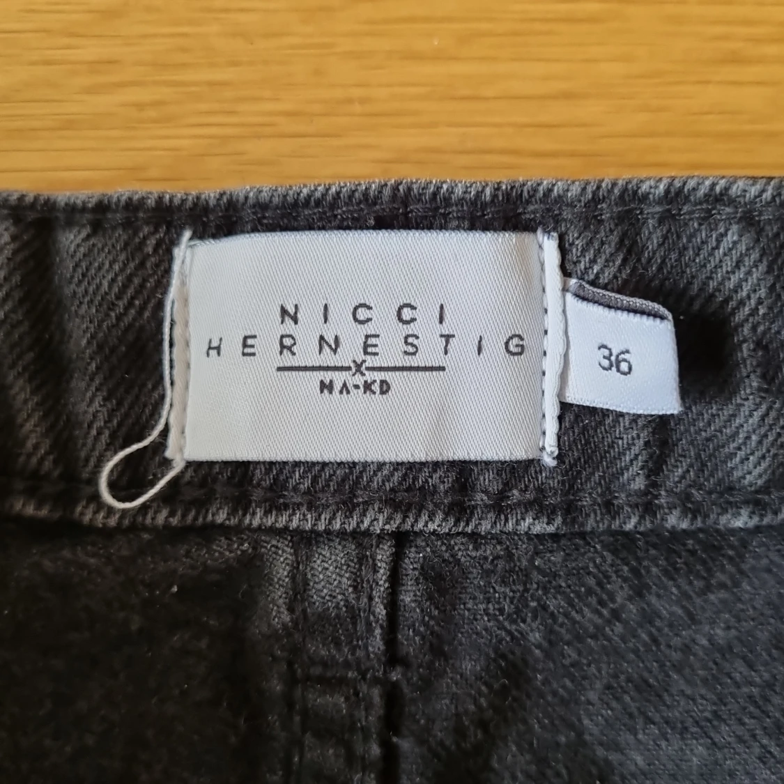 Svarta jeansshorts från NA-KD - 91