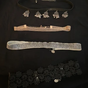 Chokers - Vet ej vart dem är ifrån. Dem är i bra skick, knappt använda   Alla för 25 kr.