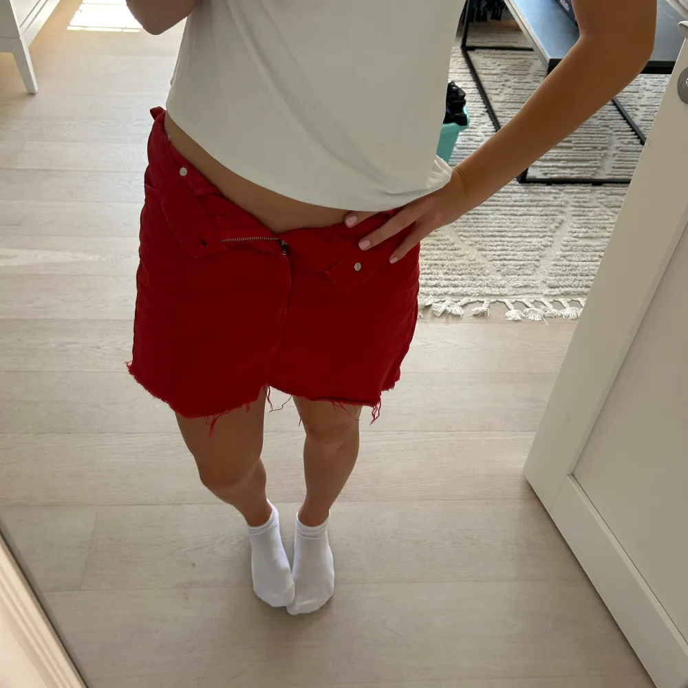 Super gullig men lite för liten för mig! Köpt och använd en gång efter det men den är i bra skick. Hameet.
