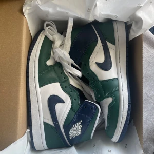 Jordan 1  - Säljer mina jordans då de inte kommer till användning längre! Nypris: 1695kr . Skriv privat för fler bilder🌸