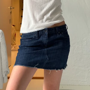 Levis jeans kjol  - Skit snygg Levis jeans kjol i st S. 86 i midjemått