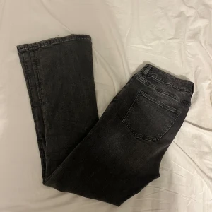 ❤️Ett par bootcut low waist jeans från Gina❤️ - ❤️Använda väll men fint skick (kan va slitet på nått ställe men inte som jag ser)❤️
