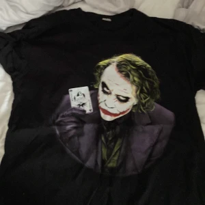 Jokern T-shirt  - Skick 9/10 knappt använd