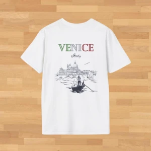 Venice T-shirt - Säljer denna stilrena t-shirt för de som älskar Venice! Den är helt ny, inga defekter. Skriv till mig vid fler frågor🤝