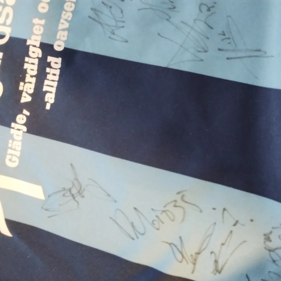 Dif tshirt med autografer  - 92