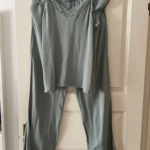 Samsoe byxa och linne - Linnet är i S (insytt av skräddare) och byxan lika men lite större. Använt vid 1 tillfälle