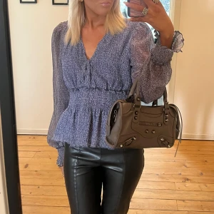 Blus - Blus i storlek S