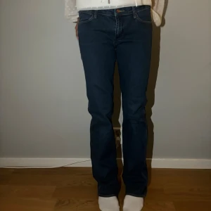Lågmidjade jeans  - Suuuper snygga jeans som tyvärr är för stora på mig. Köpta på secondhand, kom privat för mått 🙏💗