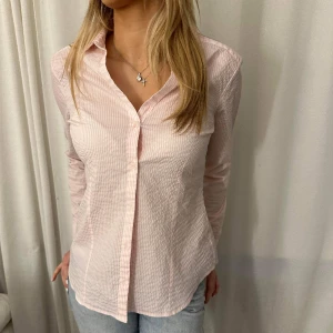 Skjorta - Snygg randig skjorta från hm!💋