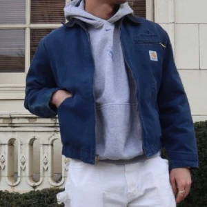 Carhatt jacka - Carhatt jacka. ( Detroit )  Hanterad bra, och är i bra skick:)