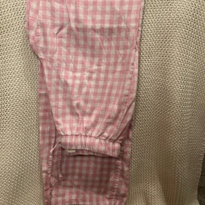 pyjamasbyxor från gina young  - pyjamasbyxor från gina young i strl 158-164 använda 1 gång hör av dig vid frågor🩵