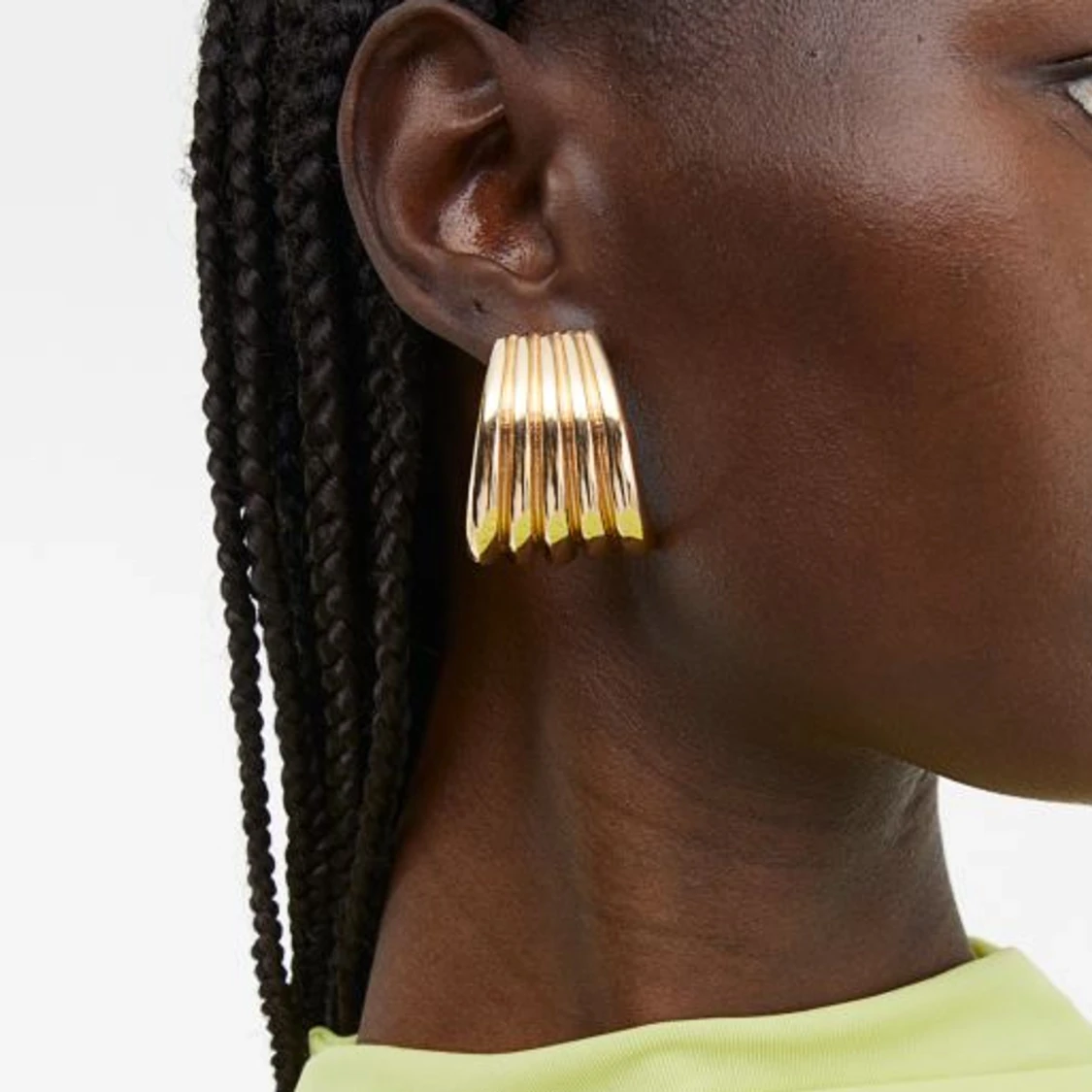 Breda räfflade örhängen 