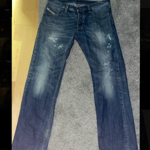 Disel Jeans - Sköna disel jeans med fin fade. Skriv gärna angående fler bilder eller frågor.