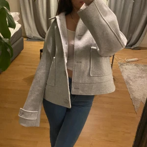 Kappa - Säljer min superfina gråa kappa, super snygg och i nyskick. 💕💕
