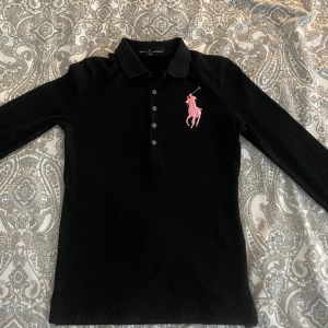 Ralph Lauren  - Fin Ralph Lauren tröja som knappt är använd och är i nyskick, har inga brister eller defekter.