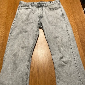 Hope jeans - Hope jeans köpta i butik för cirka 1 år sedan Storlek 32 Inga slitage eller liknande Köpta för 1699kr