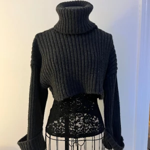 Så snygg stickad polotröja✨✨ - Så snygg stickad polotröja från Zara! Aldrig använd! Så snygg stylad till exempel en spets tröja under😍