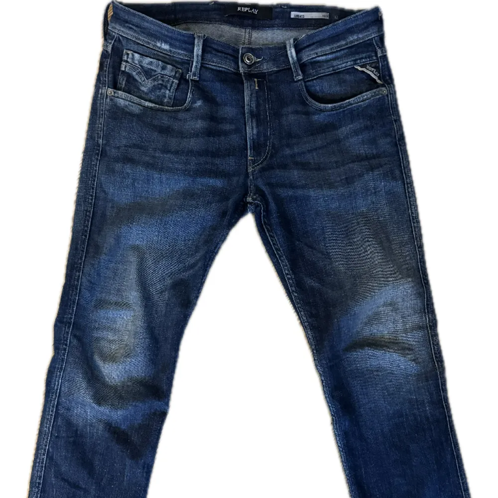 Säljer av en del jeans eftersom jag gått upp i vikt. Passar inte längre mig så säljer vidare för ett schysst pris! Inköpta för några månader sedan.  . Jeans & Byxor.