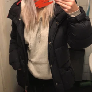 Fjällrävenliknande jacka - En jacka från peak performance  liknar fjällrävenjackan i modellen💗