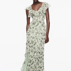 långklänning  - super fin klänning ifrån zara, aldrig använd. Ordinarie pris 699