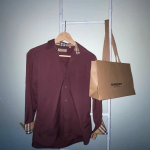 Burrbery skjorta  - Jätte bra skick burrbery skjorta pris kan diskutera eller byte 