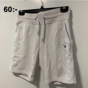 Gant shorts - Vita shorts i nyskick från Gant. Storlek xs