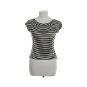 Topp - randig - Super gullig topp, sitter jätte fint och intill kroppen💗