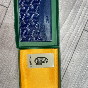 GoYard Plånbok - Hej, hjälper nu min vän att sälja sin GoYard plånbok. Plånboken är nästan i nyskick och har ej några skador Pris kan diskuteras! 
