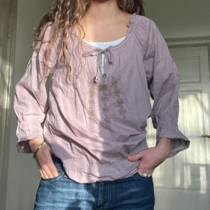 Blus - Bekväm blus från Cream!! Storlek 38 men skulle även passa en 36/40💋💋inga defekter!