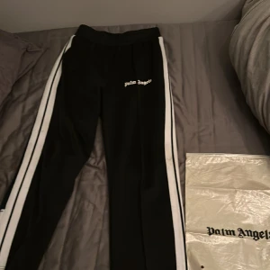 Palmangels - Säljer nu mina äkta Palm angels byxor i str L