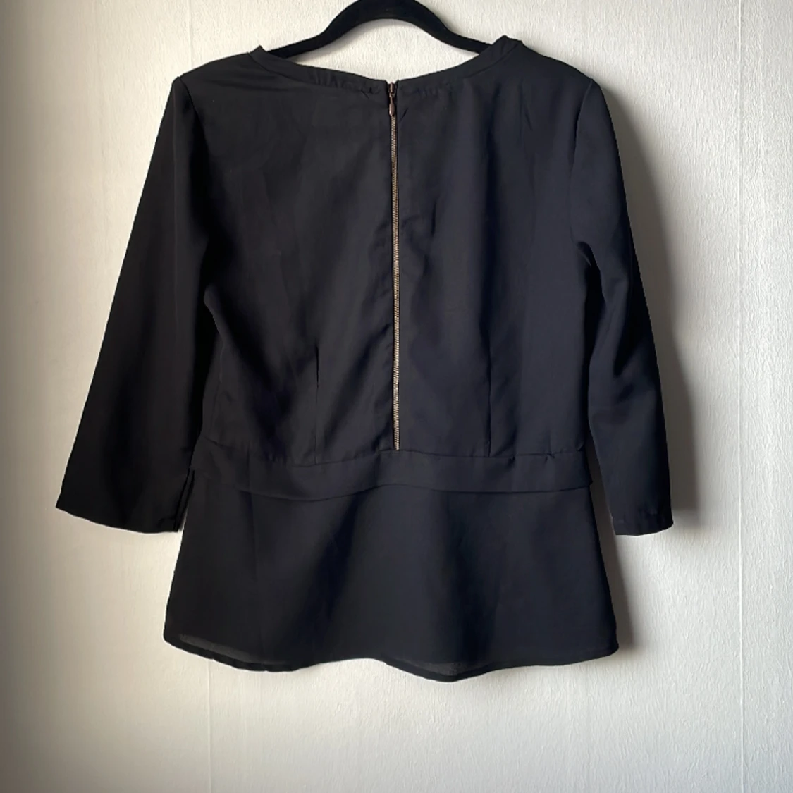 Blus med dragkedja bak - 90